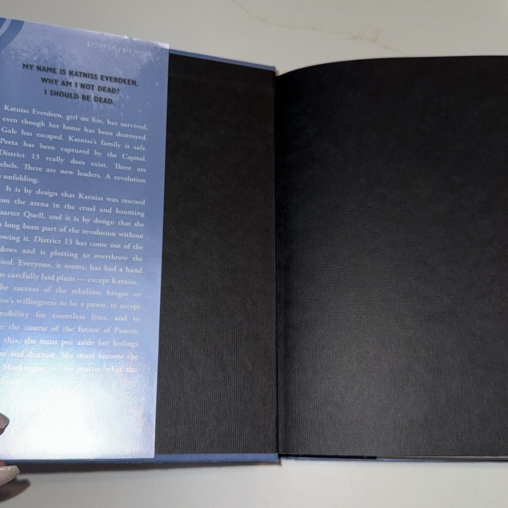 Mockingjay by Suzanne Collins Hardcover - Picture 4 of 4